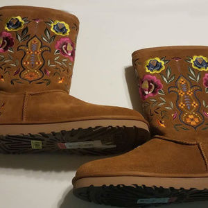 NWT UGG Juliette Boots Floral Embroidery size 10
